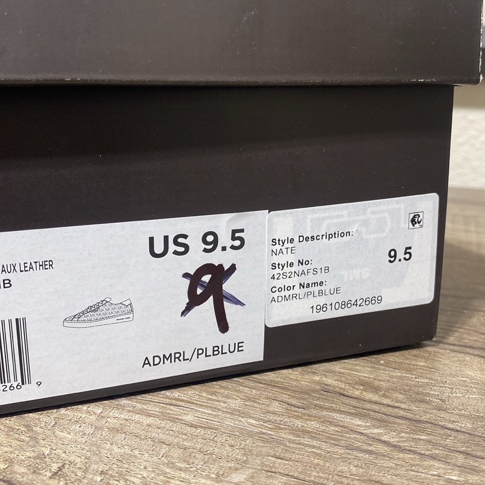 Michael Kors sneakers brand logo - Picture 4 of 12
